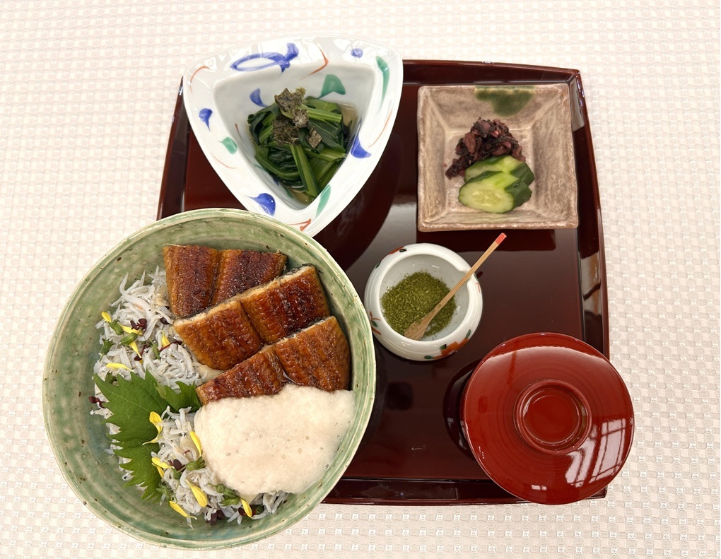 ■鰻と釜揚しらす新生姜二色丼 　3,300円(消費税込)