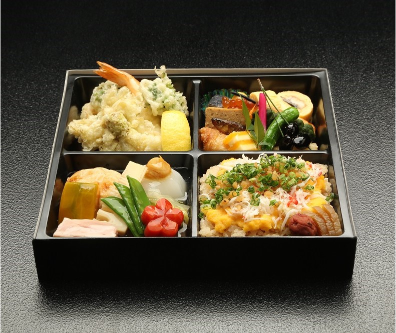 【菜彩弁当】天婦羅や旬の食材を彩りよく詰めた特製弁当です。