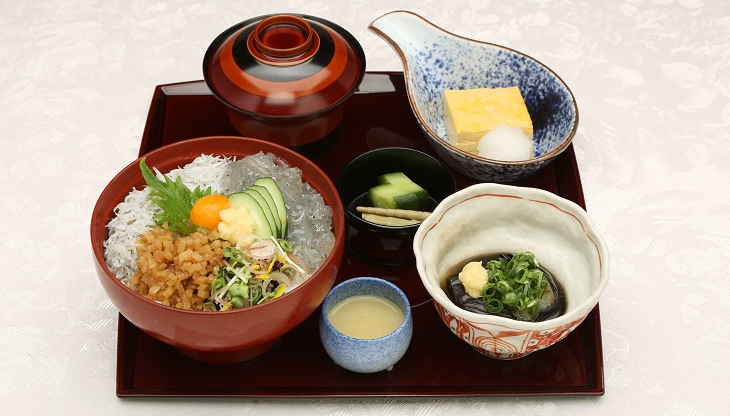 ◆高知県安芸産 釜揚げしらすと生しらす(どろめ)の丼ぶり