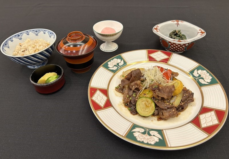 ■3種の主菜よりお選びいただけます
