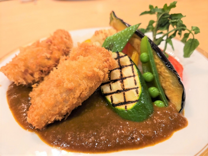 ■帝国ホテル伝統の味を受け継ぐ「クレストカレー」開業25周年の今年はカツカレー