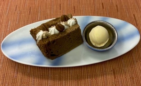 ■コーヒーのシフォンケーキ 　　　バニラアイス添え