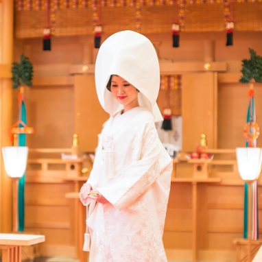 【神前式】古来から伝わる正装「白無垢」で叶える日本伝統の結婚式 【神前式】古来から伝わる正装「白無垢」で叶える日本伝統の結婚式